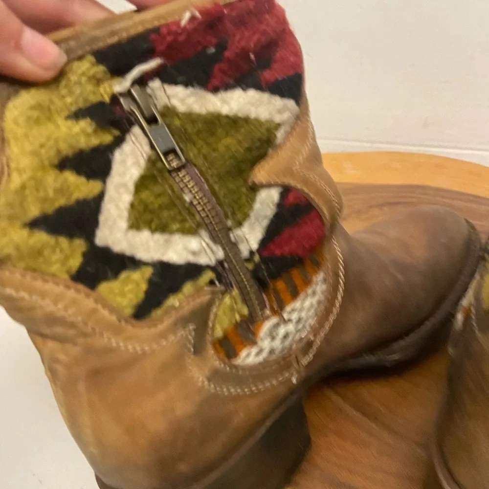 Free Bird CABLO Southwest Tapestry Blanket Booties - Picture 7 of 11